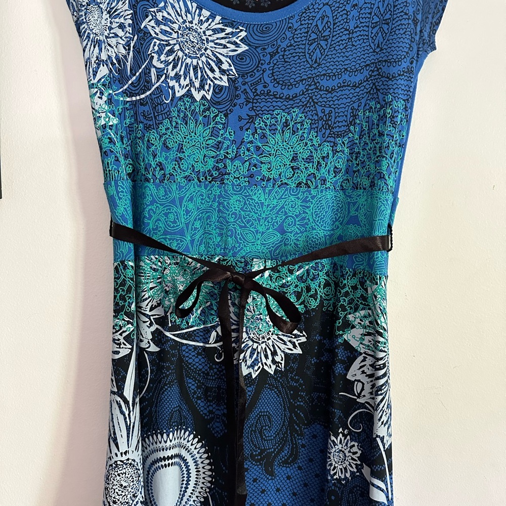 Very pretty mixed media cotton dress in blues~by Desigual. Super flattering.